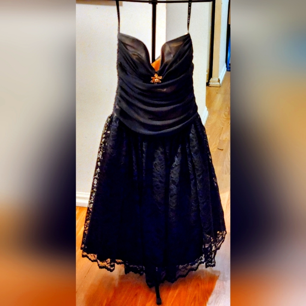 Niki Livas Black Evening Dress Size 4 Petite
